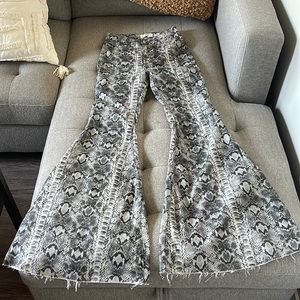 Free People Just Float on flair size 27 Snake Skin Print 34” inseam